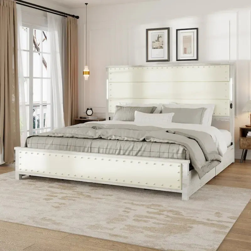 Letto a piattaforma king bianco antico, testiera imbottita, 4 cassetti, LED e ricarica, per 2 persone