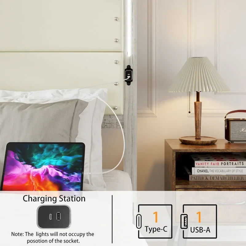 Letto a piattaforma king bianco antico, testiera imbottita, 4 cassetti, LED e ricarica, per 2 persone