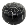 Pouf marocain rond en cuir noir / marron – coutures florales – repose-pieds 1 personne