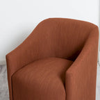 Poltroncina da pranzo a rotelle con schienale a botte in tessuto ad alte prestazioni color avorio/indaco/grigio chiaro/moka, singola